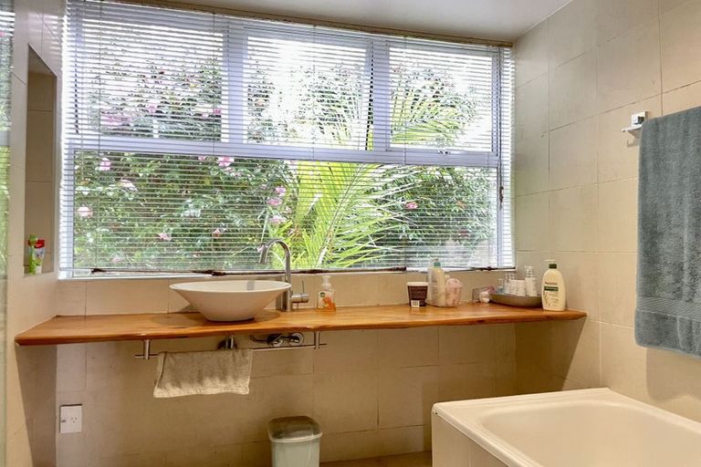 Photo of property in 24 Aotea Road, Glen Eden, Auckland, 0602