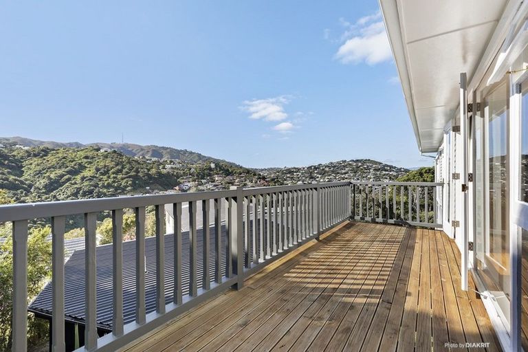 Photo of property in 6 Winston Street, Crofton Downs, Wellington, 6035