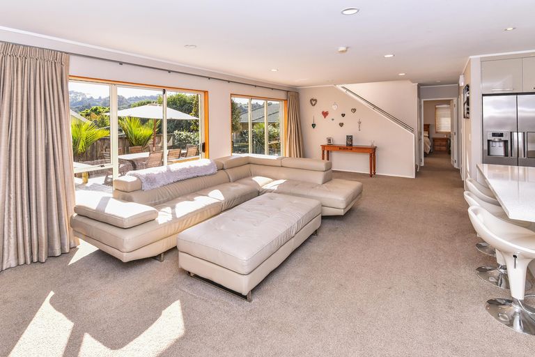 Photo of property in 102 Charles Prevost Drive, The Gardens, Auckland, 2105