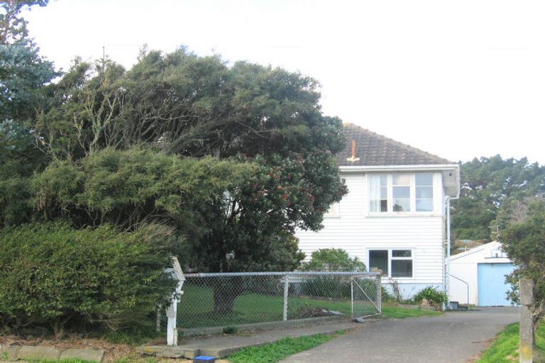 Photo of property in 15 Dorset Grove, Cannons Creek, Porirua, 5024