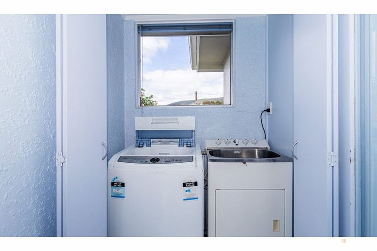 Photo of property in 1 Dixon Street, Waimate, 7924