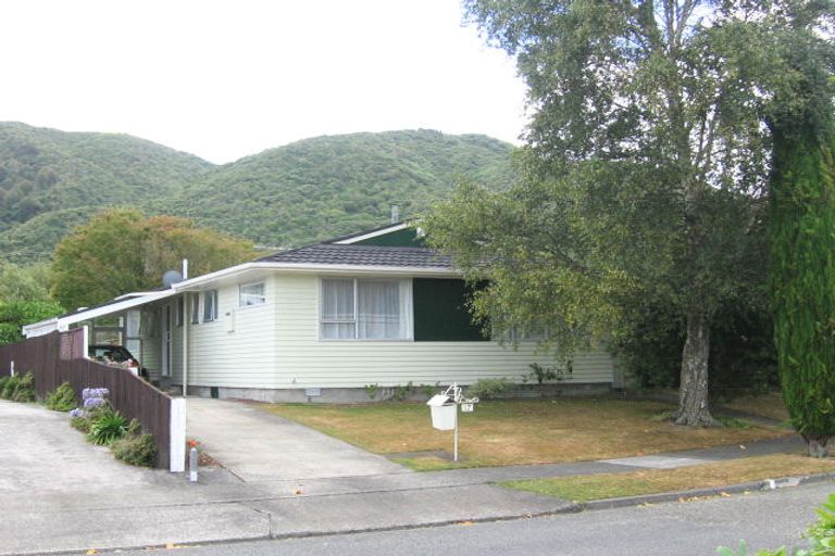Photo of property in 17 Harvard Grove, Totara Park, Upper Hutt, 5018