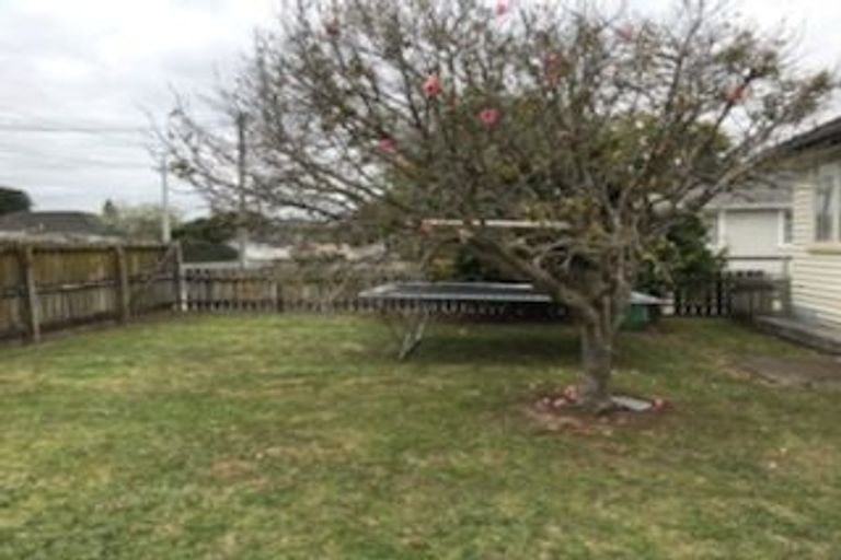 Photo of property in 27 Opaheke Road, Papakura, 2110
