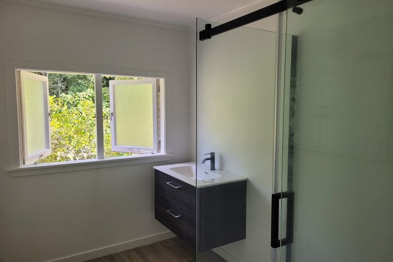 Photo of property in 368 Henderson Valley Road, Henderson Valley, Auckland, 0612