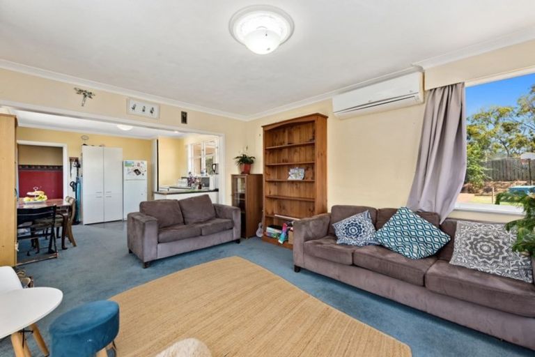 Photo of property in 12 Wyndham Road, Pinehaven, Upper Hutt, 5019