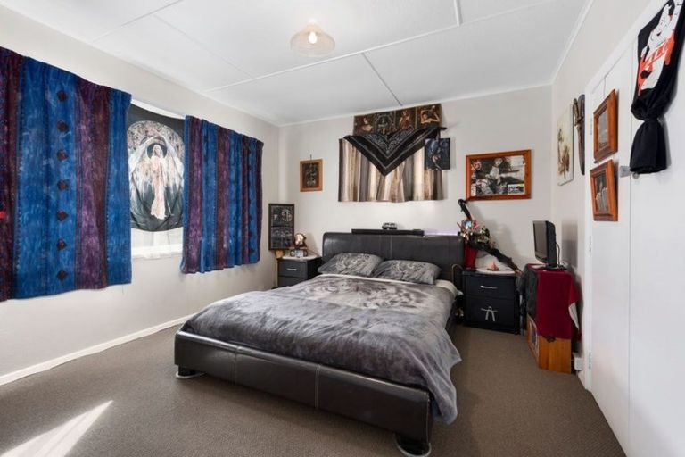 Photo of property in 2 Kereru Grove, Stokes Valley, Lower Hutt, 5019