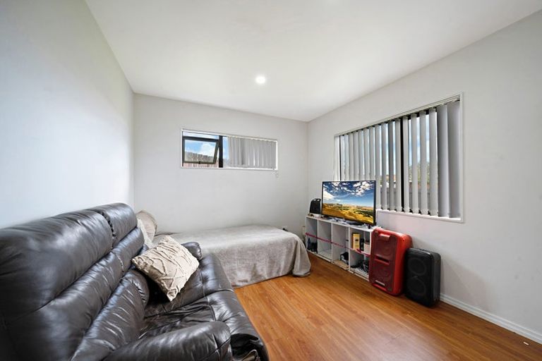 Photo of property in 4a Karepo Crescent, Ranui, Auckland, 0612