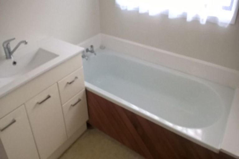 Photo of property in 1/21 Liam Place, Half Moon Bay, Auckland, 2012