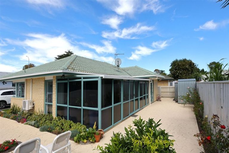 Photo of property in 1 Poinsettia Place, Henderson, Auckland, 0610