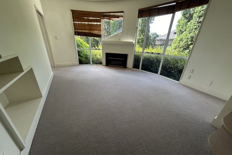 Photo of property in 5 Balcairn Place, Terrace End, Palmerston North, 4410