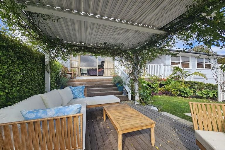 Photo of property in 27 Exminster Street, Blockhouse Bay, Auckland, 0600