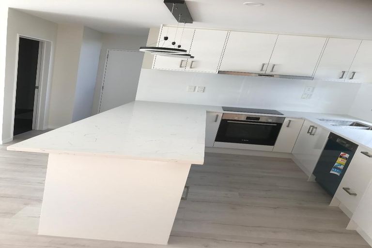 Photo of property in 4035e Great North Road, Glen Eden, Auckland, 0602