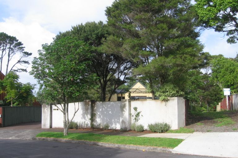 Photo of property in 22 Blundell Place, Chatswood, Auckland, 0626