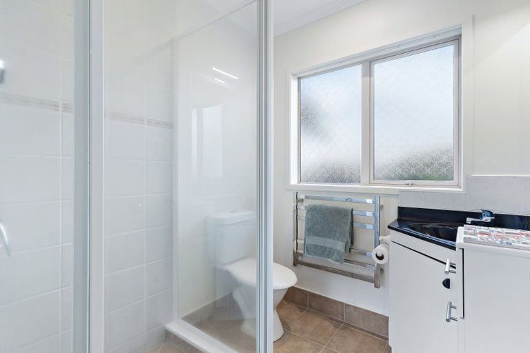 Photo of property in 6 Harobed Place, Weymouth, Auckland, 2103