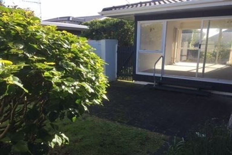 Photo of property in 25e Saltburn Road, Milford, Auckland, 0620