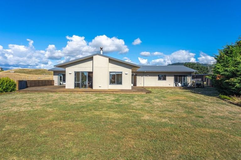 Photo of property in 9 Waitaheke Road, Te Horo, Otaki, 5581