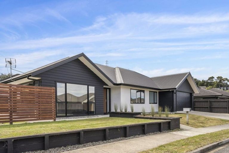 Photo of property in 9 Cory Jane Grove, Riverstone Terraces, Upper Hutt, 5018