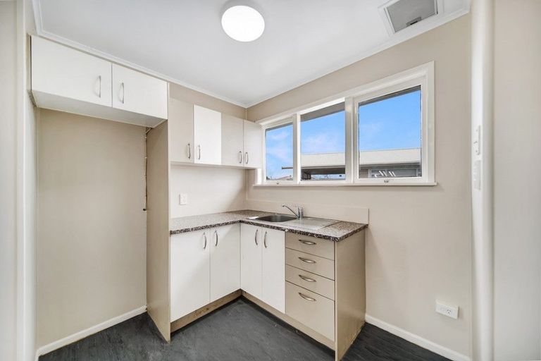 Photo of property in 19 Convair Crescent, Mangere, Auckland, 2022