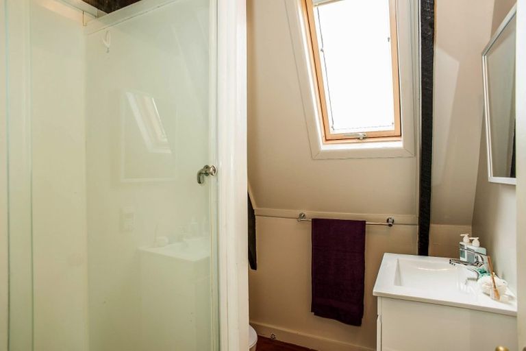 Photo of property in 117 Gloaming Hill, Titahi Bay, Porirua, 5022