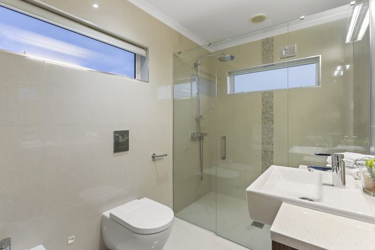 Photo of property in 9 Tuatini Place, Long Bay, Auckland, 0630