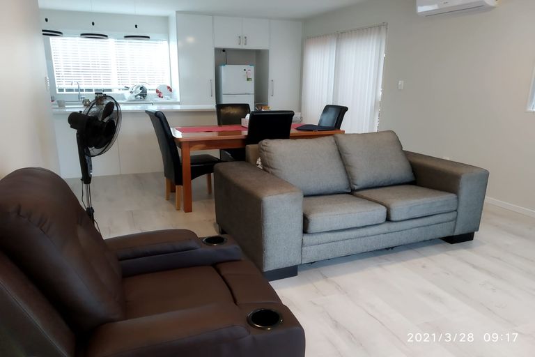 Photo of property in 4035e Great North Road, Glen Eden, Auckland, 0602