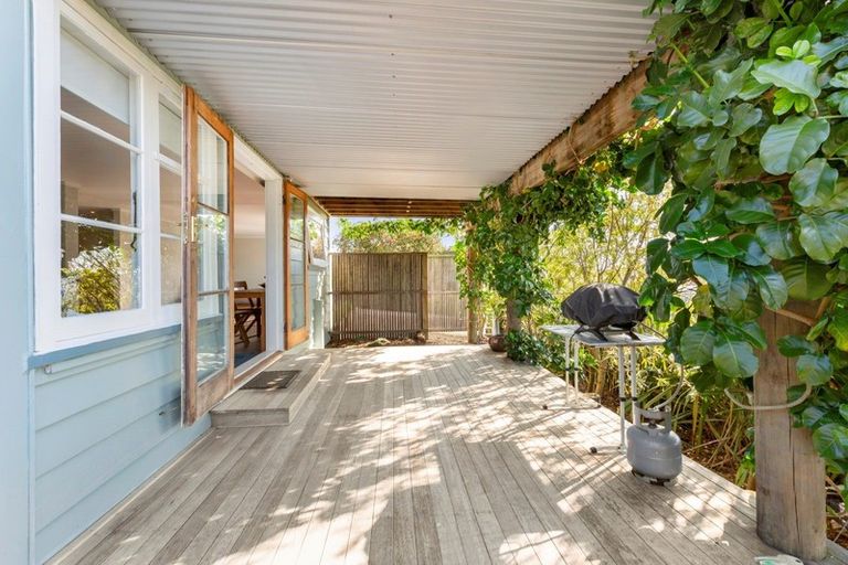 Photo of property in 2 Government Road, Raglan, 3225