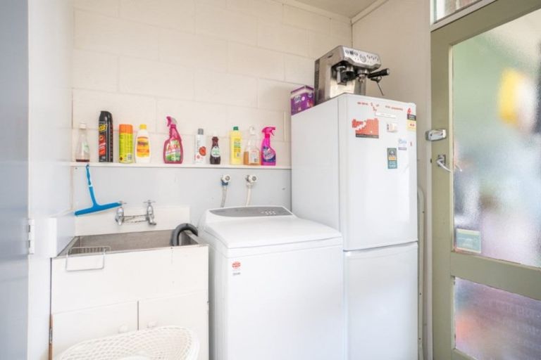 Photo of property in 2-4 Westmere Place, Takaro, Palmerston North, 4412