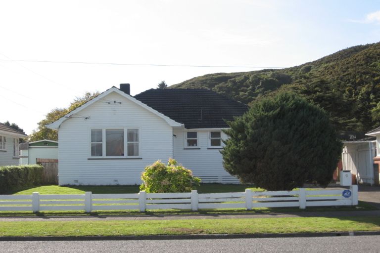 Photo of property in 9 Kowhai Street, Naenae, Lower Hutt, 5011