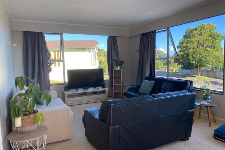 Photo of property in 12 Amorino Drive, Red Beach, 0932