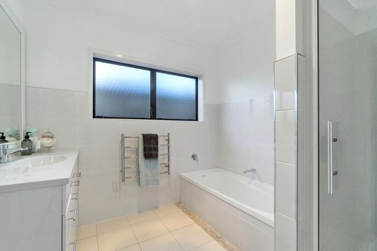 Photo of property in 15 White Heron Drive, Massey, Auckland, 0614
