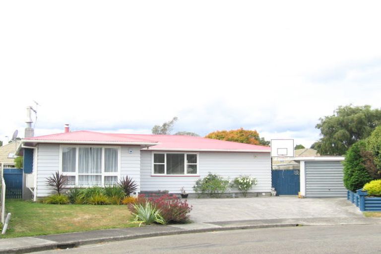 Photo of property in 11 Parera Grove, Heretaunga, Upper Hutt, 5018