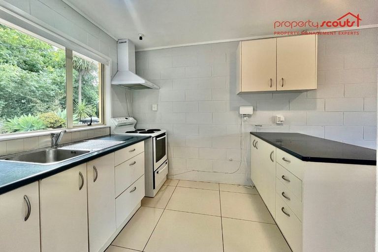 Photo of property in 2/22 Chivalry Road, Glenfield, Auckland, 0629