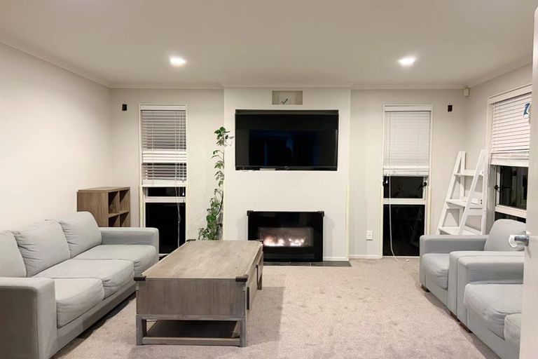 Photo of property in 18 Huntington Park Drive, Greenhithe, Auckland, 0632