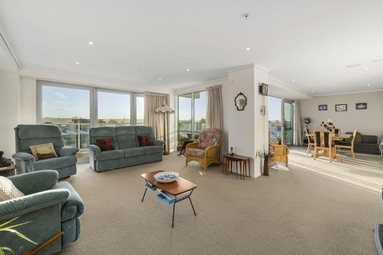 Photo of property in 12/72a Devonport Road, Tauranga, 3110