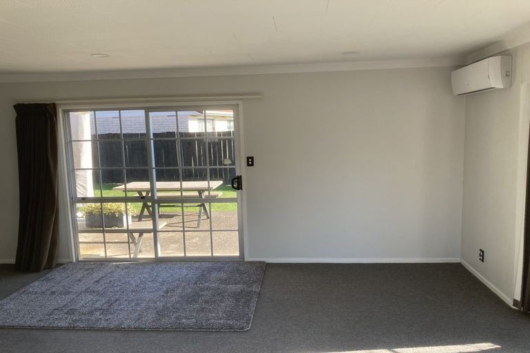 Photo of property in 98 Oakfield Crescent, Pukete, Hamilton, 3200