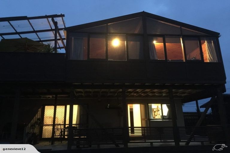 Photo of property in 1394 Whangaparaoa Road, Army Bay, Whangaparaoa, 0930