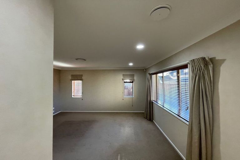 Photo of property in 9 Elwyn Close, Flat Bush, Auckland, 2016