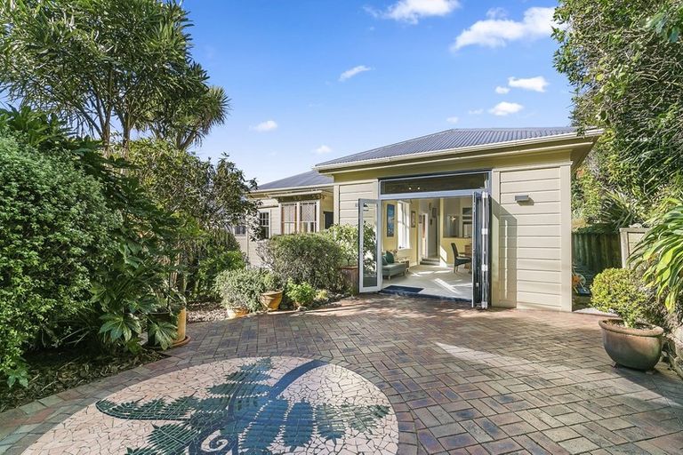 Photo of property in 31 Rawhiti Terrace, Kelburn, Wellington, 6012