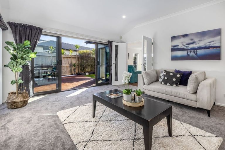 Photo of property in 12 Hulme Way, Raumati Beach, Paraparaumu, 5032