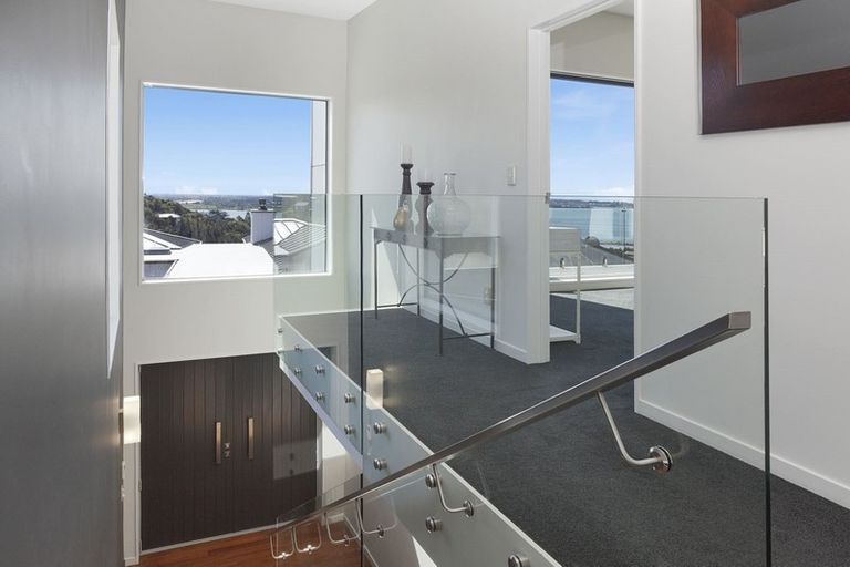 Photo of property in 8 Saint Remy Lane, Redcliffs, Christchurch, 8081