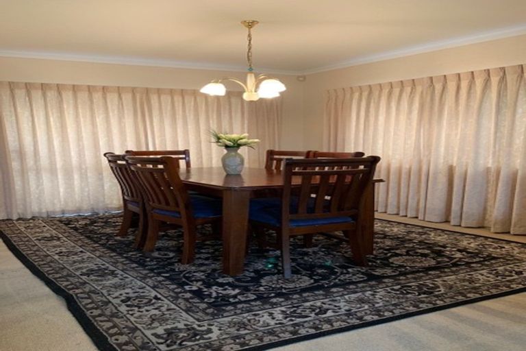 Photo of property in 5 Heyington Way, East Tamaki Heights, Auckland, 2016