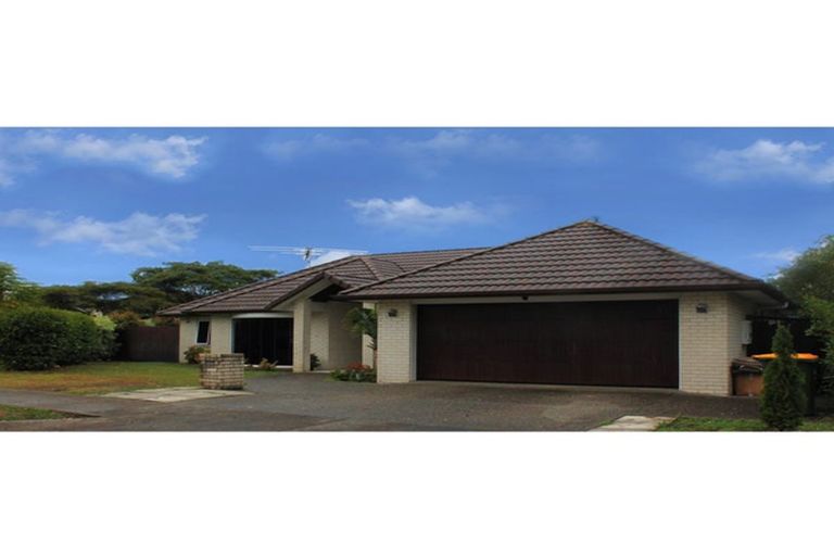 Photo of property in 2 Cambrian Crescent, Flat Bush, Auckland, 2016