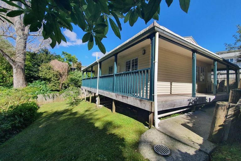 Photo of property in 25 Glenfern Road, Mellons Bay, Auckland, 2014