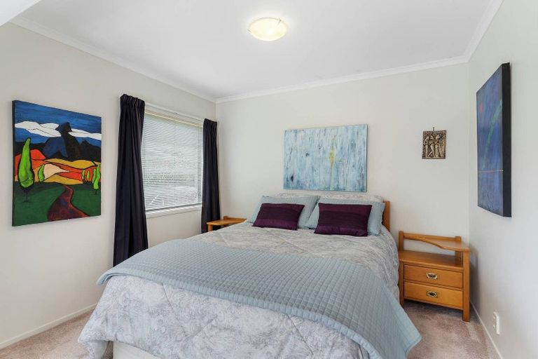 Photo of property in 30 Lastel Place, Shelly Park, Auckland, 2014