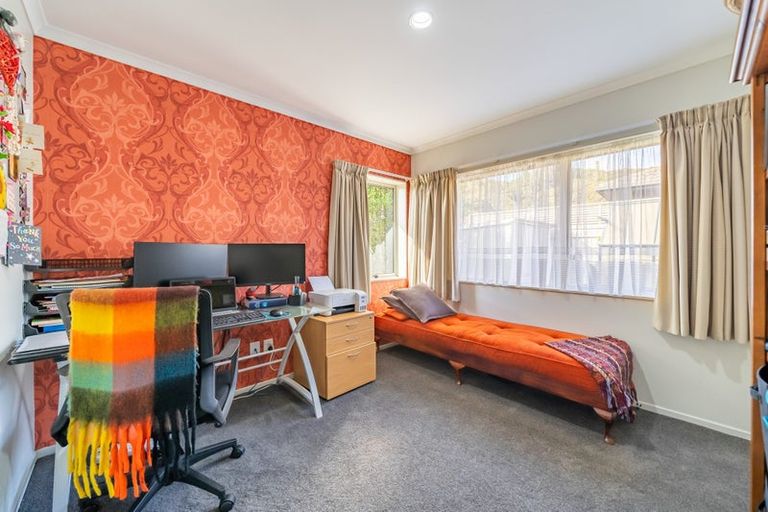 Photo of property in 48 King Charles Drive, Kingsley Heights, Upper Hutt, 5018