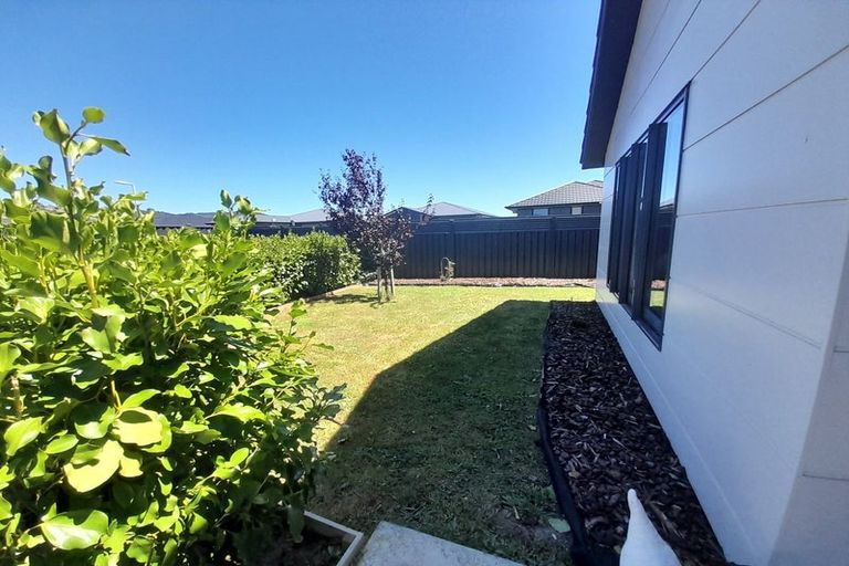 Photo of property in 48 Te Kaeaea Crescent, Wallaceville, Upper Hutt, 5018