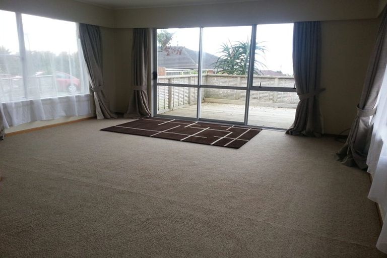 Photo of property in 73 Mellons Bay Road, Mellons Bay, Auckland, 2014