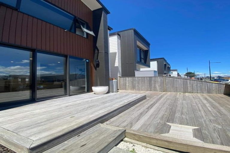 Photo of property in 10 Parahau Road, Papakura, 2110