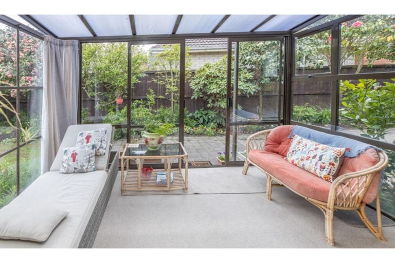 Photo of property in 1/124 Hamilton Avenue, Ilam, Christchurch, 8041