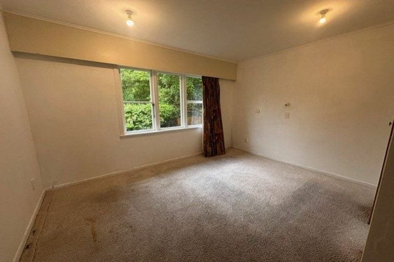 Photo of property in 88 Newlands Road, Newlands, Wellington, 6037